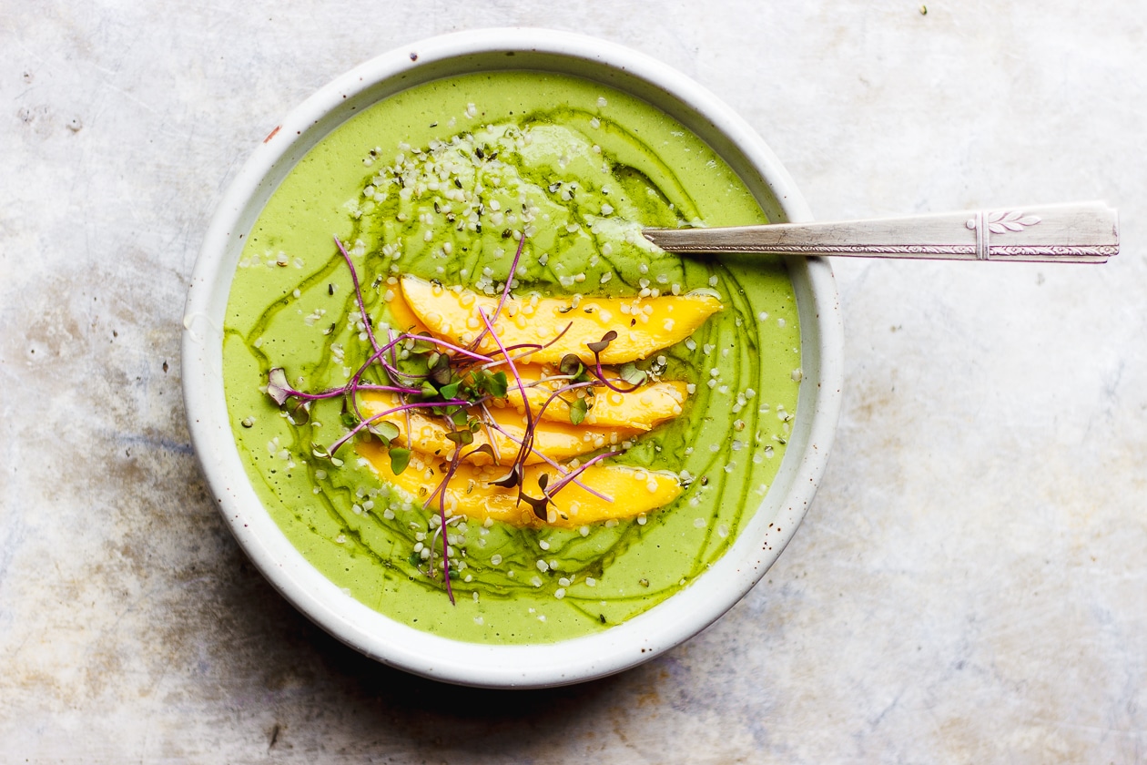 Green Smoothie Bowls with Mango + Hemp Seeds + health benefits of smoothie bowls! | Green smoothie bowls plant-powered with hemp seeds, mango, banana and sprouts. A vegan smoothie bowl for breakfast or a snack at anytime of day. #greensmoothiebowls