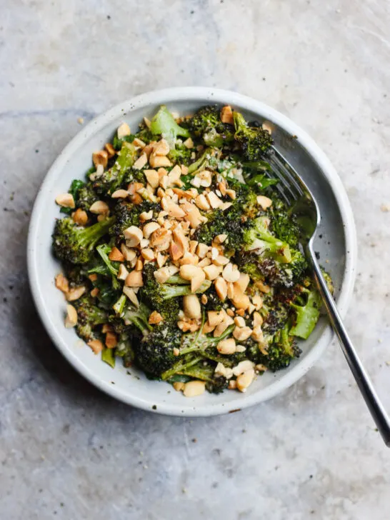 Charred Broccoli with Soy Peanut Sauce | Charred broccoli with soy peanut sauce, tossed with parsley and crushed peanuts on top. Charred broccoli with soy peanut sauce that's gluten-free + vegan.