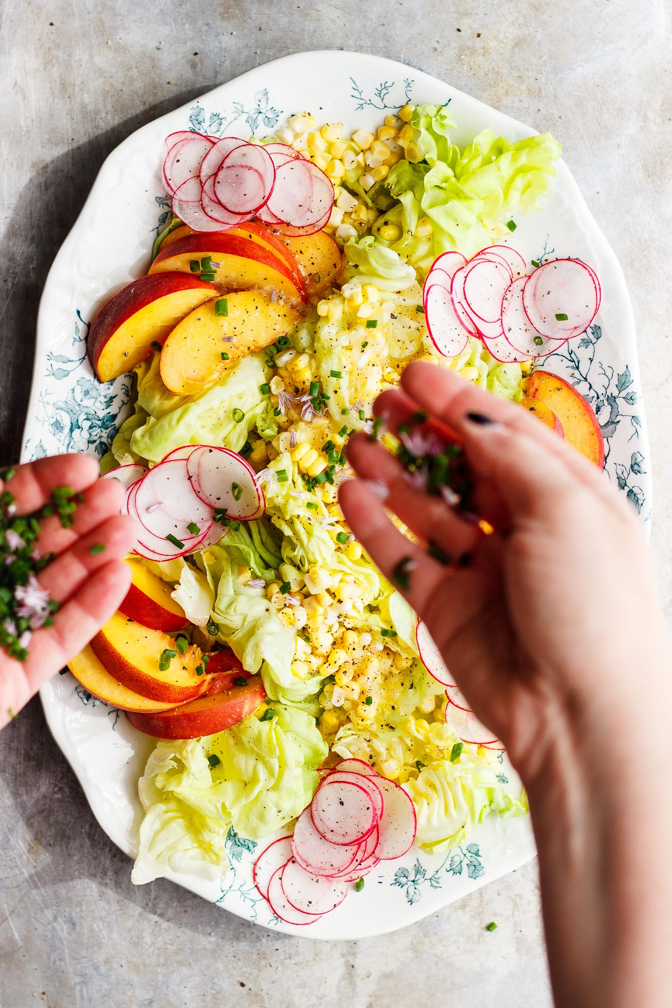  Summer Butter Lettuce Salad with Peaches + Sweet Corn | A fresh, summery, delicate butter lettuce salad with peaches, sweet corn and a light lemon agave dressing. An easy salad with loads of flavor and crunch. 