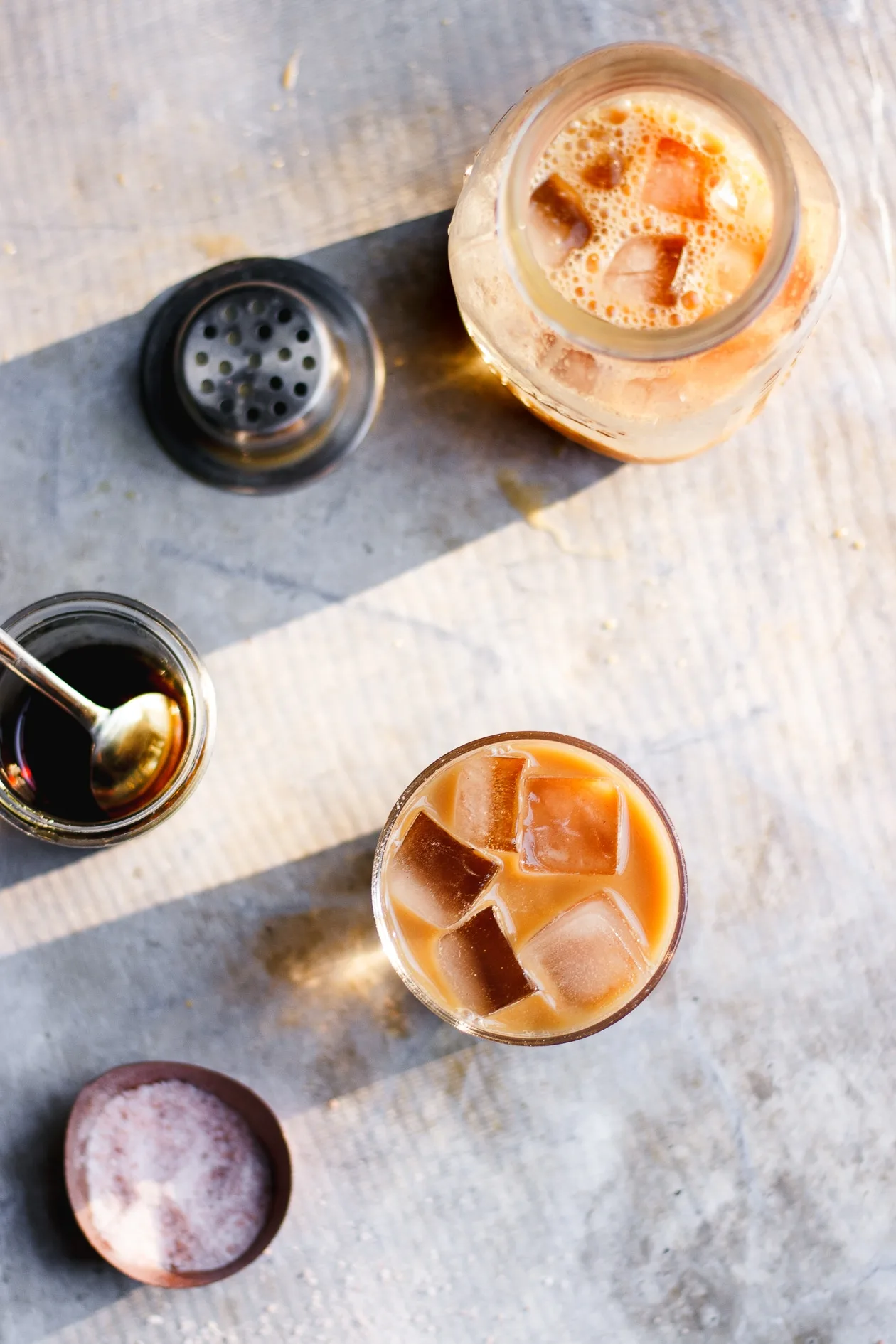 Fake Coffee Cold Brew with Maple + Pink Himalayan Salt | Fake Coffee, an herbal blend of organic cacao, chicory, dandelion root and cinnamon. Fake Coffee cold brew with a touch of maple syrup and pinch of salt.