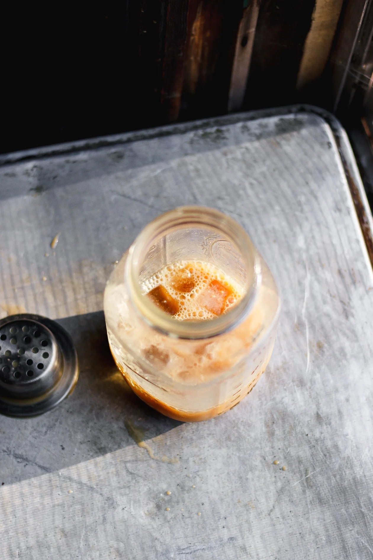 Fake Coffee Cold Brew with Maple + Pink Himalayan Salt | Fake Coffee, an herbal blend of organic cacao, chicory, dandelion root and cinnamon. Fake Coffee cold brew with a touch of maple syrup and pinch of salt.