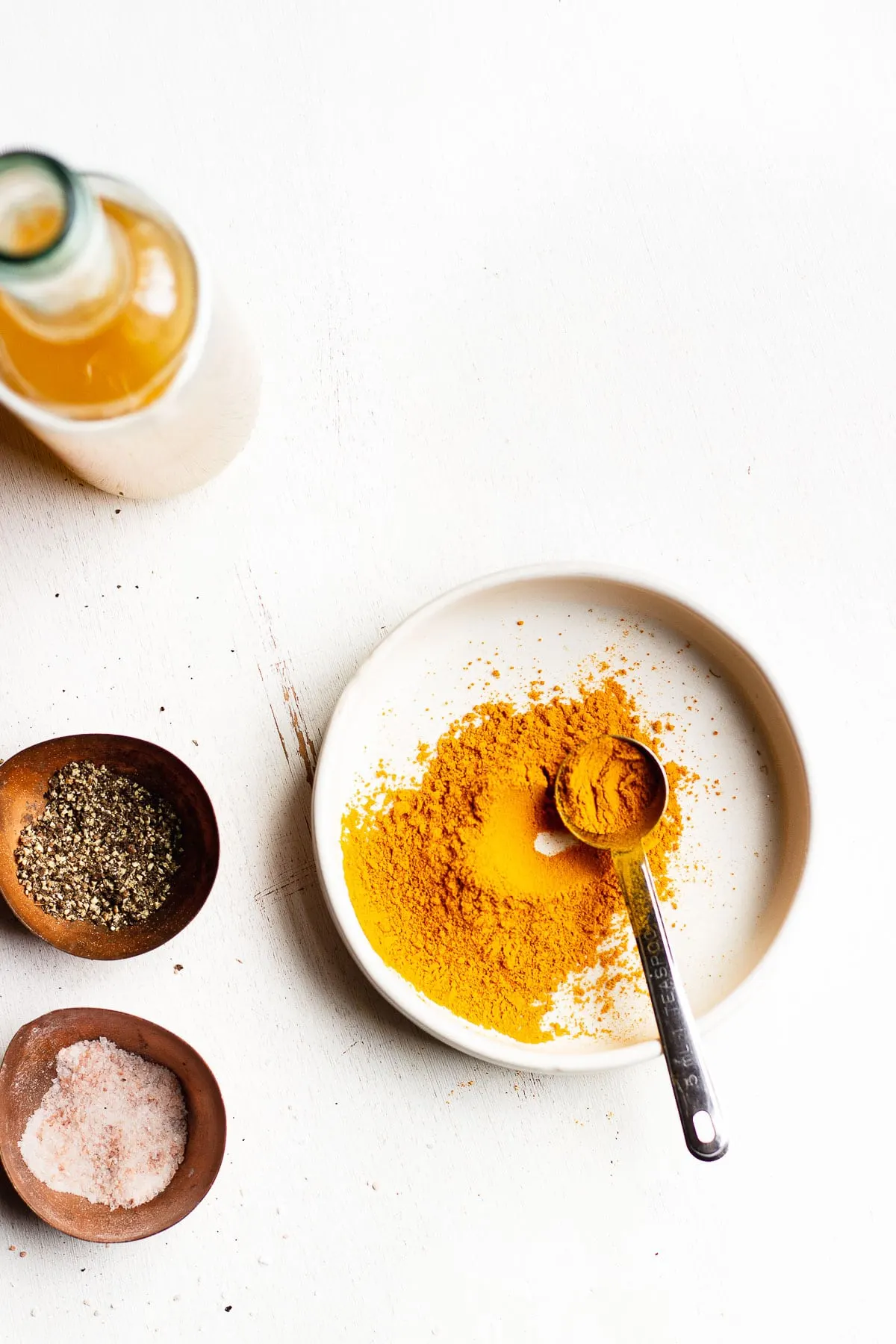 turmeric and black pepper spices
