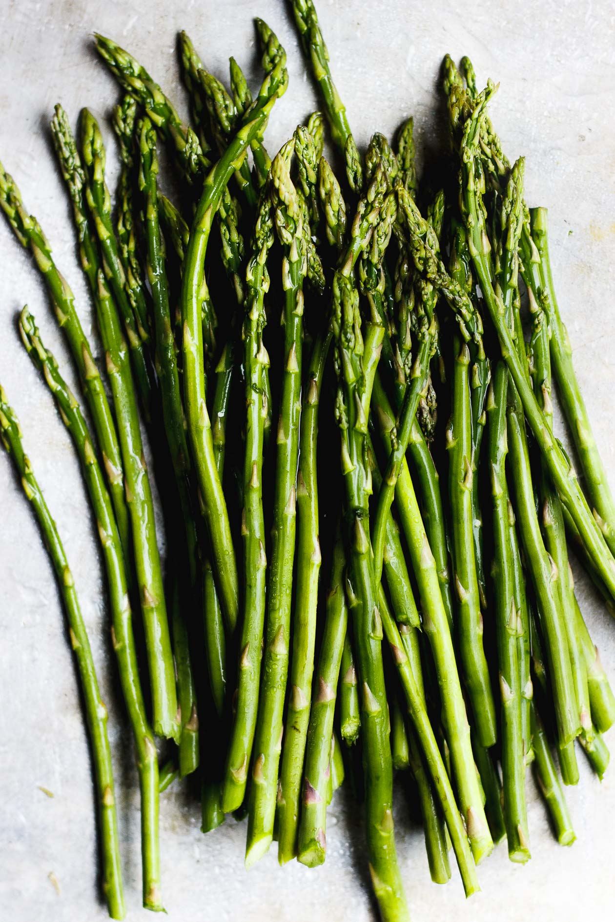 raw green asparagus