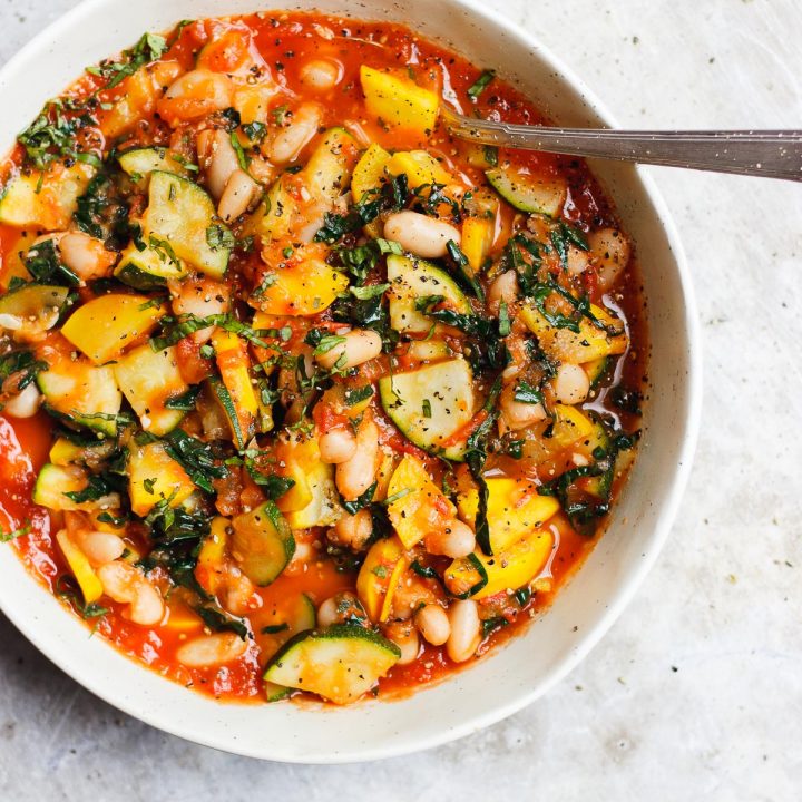 zucchini stew with tomato sauce