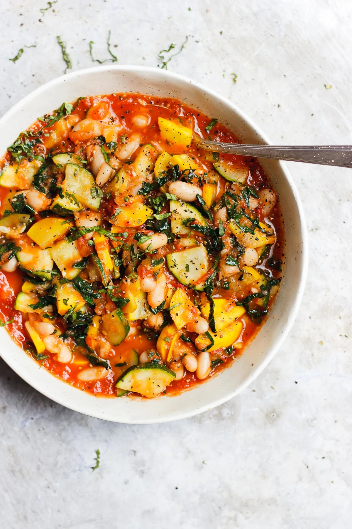 zucchini stew with tomato sauce