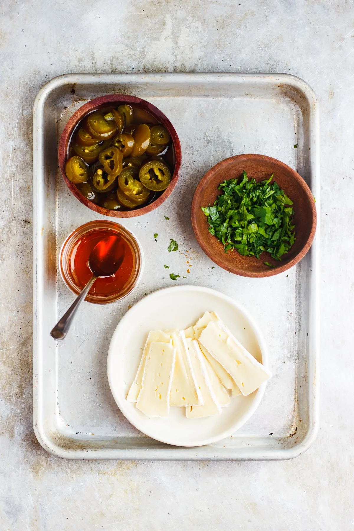 brie honey and jalapeños appetizer