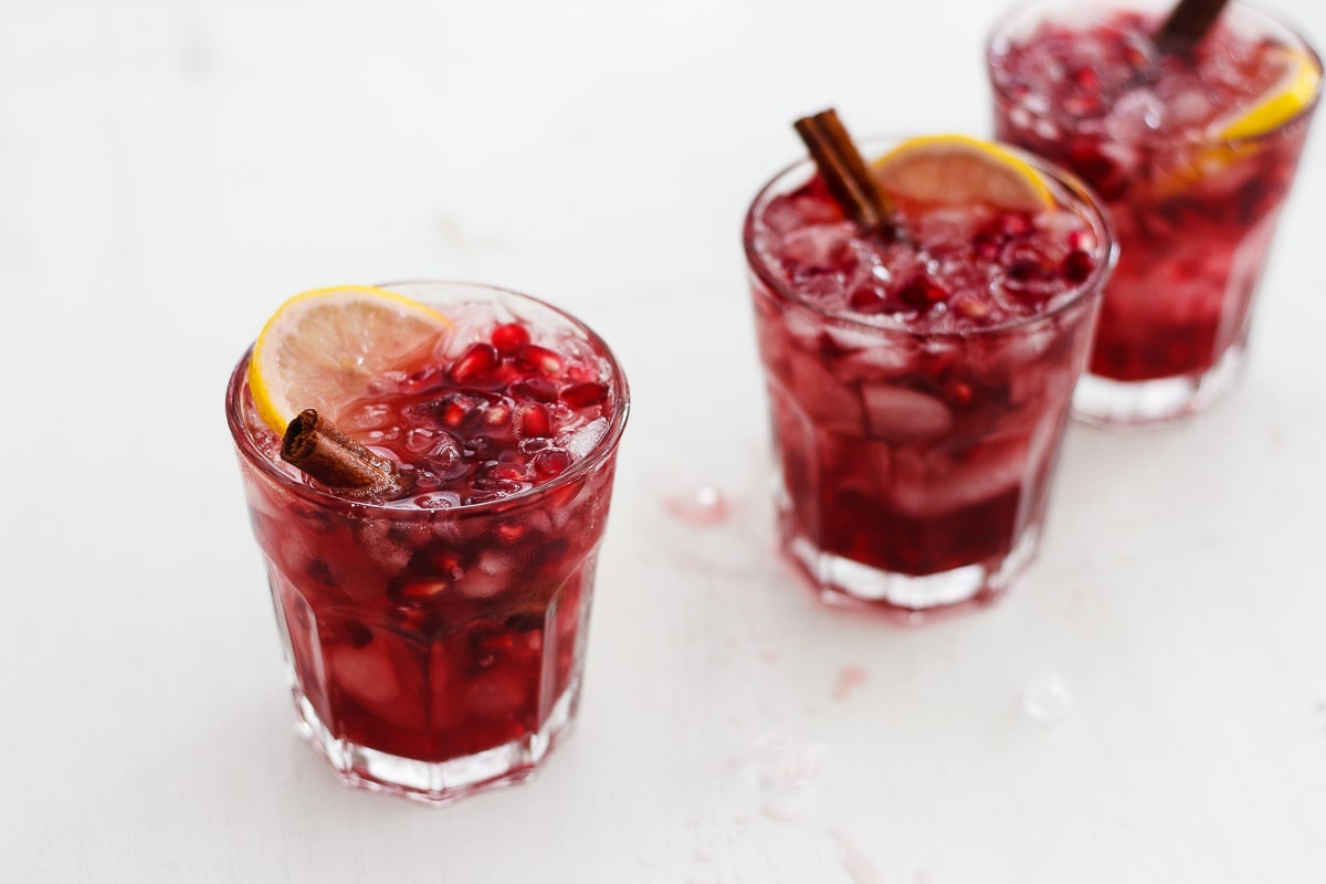 Sweet Tea Sangria with Cinnamon and Pomegranate | Sweet tea sangria lightly spiced with cinnamon and flavored with bright notes of pomegranate and citrus. A four ingredient, beautiful and festive sangria. #holidaysangria #sweetteasangria