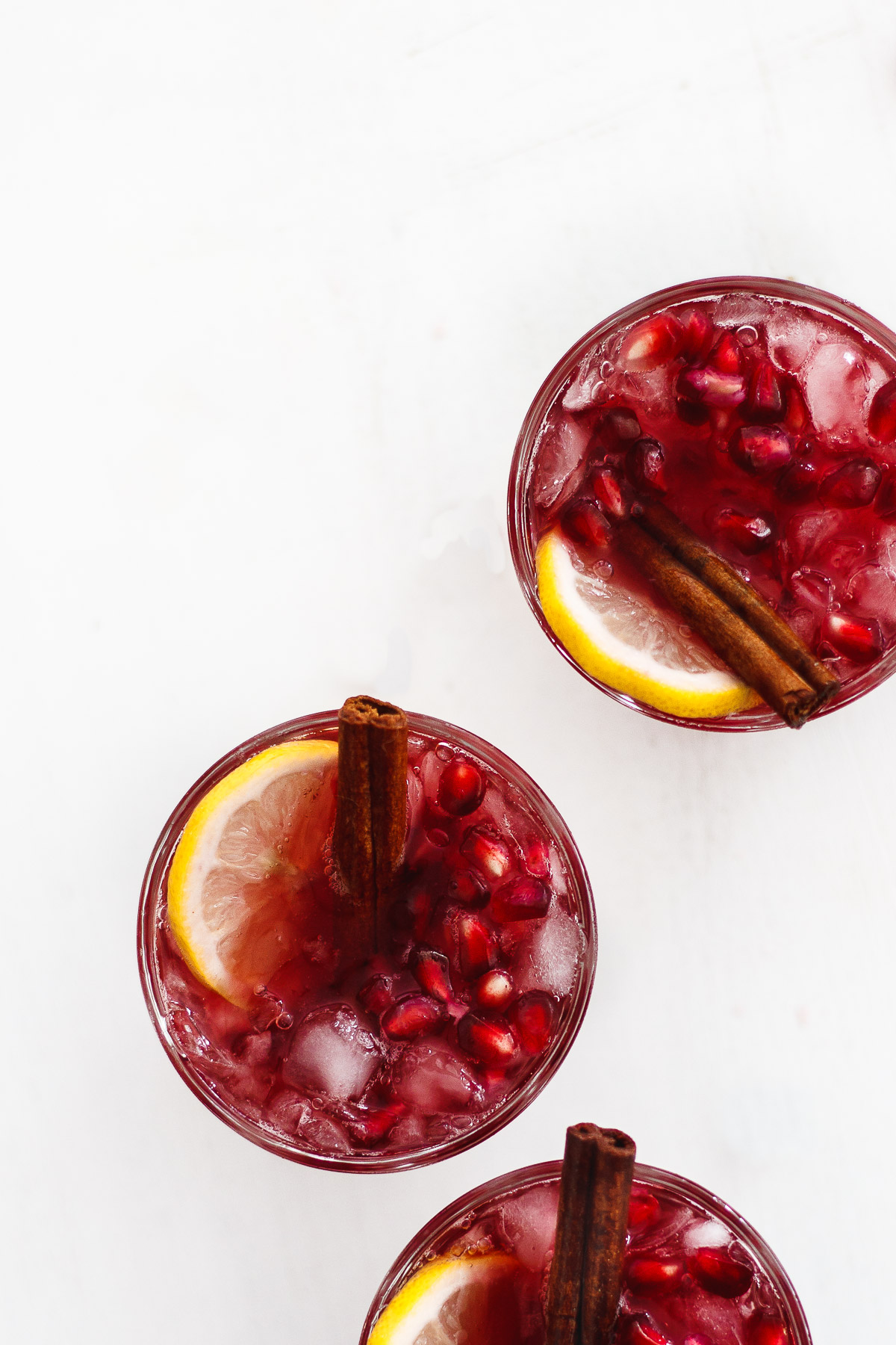 Sweet Tea Sangria with Cinnamon and Pomegranate | Sweet tea sangria lightly spiced with cinnamon and flavored with bright notes of pomegranate and citrus. A four ingredient, beautiful and festive sangria. #holidaysangria #sweetteasangria