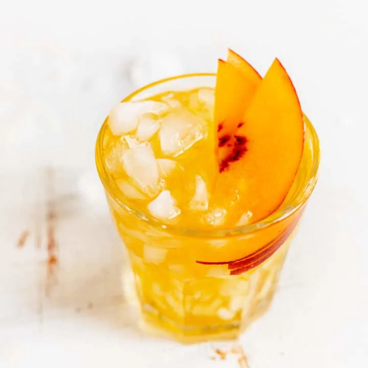 https://withfoodandlove.com/wp-content/uploads/2020/08/tea-spritzer-2-720x720.jpg.webp